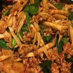 ผัดพริกแกงหน่อไม้(เป็นกับข้าว)