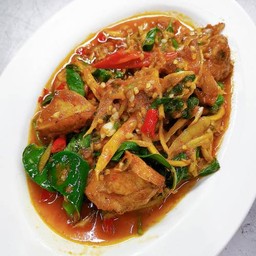 ผัดเผ็ดไก่บ้าน