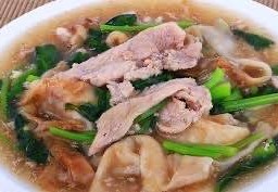 ราดหน้า หมู ไก่