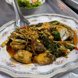 ปลาม้าผัดฉ่า