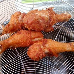 เจ้อี๊ตไก่ทอดเมืองตรังสูตรต้นตำรับโบราณยาวนานมา30ปี