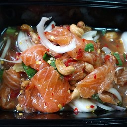 ยำแซลม่อน Spicy Salmon salad