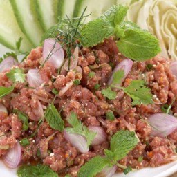 ก้อยเนื้อมะนาวดิบ