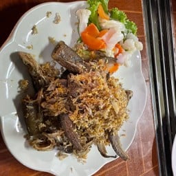 ปลาเนื้ออ่อนทอดกระเทียม