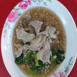 ราดหน้าหมูหมักเส้นใหญ่