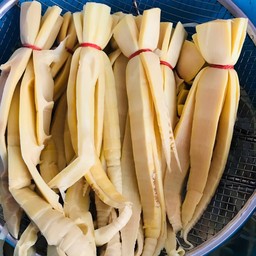 หน่อไม้ต้ม มัดละ15บาท