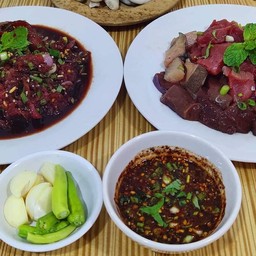 ร้านลาบเจ๊จุ่ม และ อาหารตามสั่ง สาขา ข้างธนาคาร ธอส