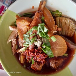 ร้านก๋วยเตี๋ยวไก่ตุ๋นมะระรสเด็ด สาขาเคหะร่มเกล้า