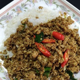 คั่วกลิ้งไก่สับราดข้าว