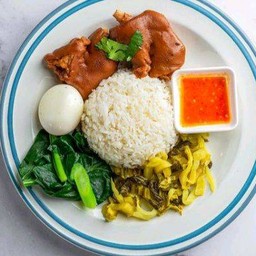 ข้าวขาหมูไข่ลาวา