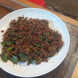 กระเพราเนื้อเป็นกับข้าว