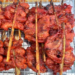 ไก่ย่างหน้าอู่ (สูตรเฉพาะร้านท้าให้ลอง)