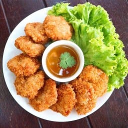 เกี๊ยวกุ้ง น้ำจิ้มซีฟู้ดรสเด็ด (บ้านเกี๊ยว)