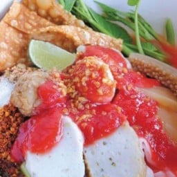 เย็นตาโฟแซ่ลี้ ซอยแสนสุข (ตลาดแสนสุข)