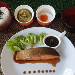 ข้าวชุดสเต็กปลาแซลมอนเทอริยากิ