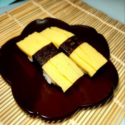 ข้าวปั้นไข่หวาน (1ชิ้น)