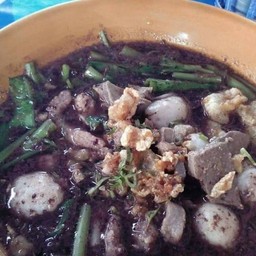 ก๋วยเตี๋ยวเรือ ข้างสนามกีฬา