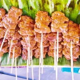 บู๊ลิ้ม หมูปิ้งนมสด ไม้ใหญ่เท่าจานบิน เชื่อพี่รับรองจะติดใจ