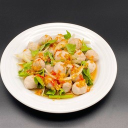 ยำลูกชิ้นหมู