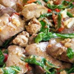 ข้าวราดกระเพราทะเลไข่เค็ม