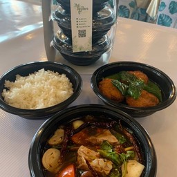 ต้มแซ่บกระดูกหมูอ่อน ทอดมันปลากราย ข้าหอมมะลิ