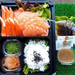 เซทข้าวแซลมอน+ปูอัดฟรีโค้ก1ขวด
