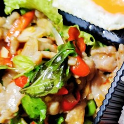 ข้าวกะเพราหมูชิ้น