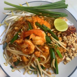 ผัดไทโบราณเจ๊ไน้ & ก๋วยเตี๋ยวหมูต้มยำโบราณ (เจ๊ไน้เจ้าเก่าริมคลอง)