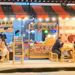 ร้านสะอาด เปิดโล่ง มีแอลกอฮอล์สำหรับบริการ บรรยากาศดีค่ะ