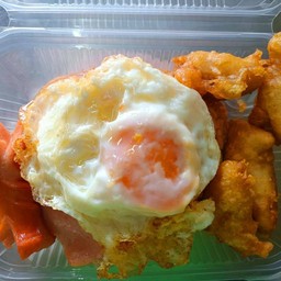 ชุดอาหารเช้า ไส้กรอก ไก่ทอด แฮม ไข่ดาว