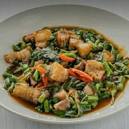 ข้าวราด ผัดกะเพรา