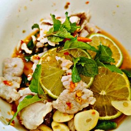 หมูมะนาว จี๊ดๆ ราดข้าว