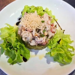 Avocado & crab salad