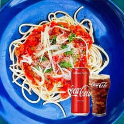 สปาเก็ตตี้ซอสมะเขือเทศ+โค้ก 325 มล.