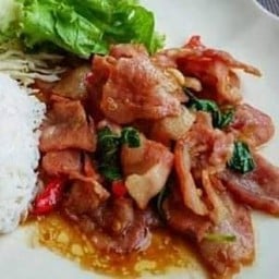 ข้าวกะเพราเบคอน