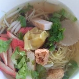บะหมี่เกี๊ยวหมูแดงเจ