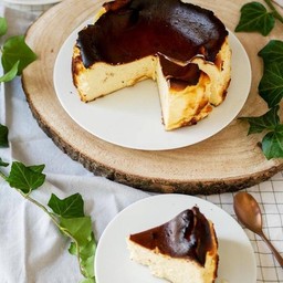 ลดพิเศษ20% บาสก์ชีสเค้ก ( ชีสเค้กหน้าไหม้ ) 1 ชิ้น