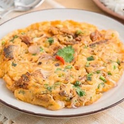 พี่หมี ข้าวไข่เจียวทรงเครื่อง ซอยสะพานคู่   อยู่หน้าโลตัสสาขา 157 ติดถนนใหญ่ พระราม4