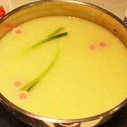 น้ำซุปไก่ตุ๋นมะนาว