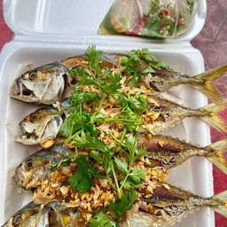 ปลาทู ทอดกระเทียมพริกไท