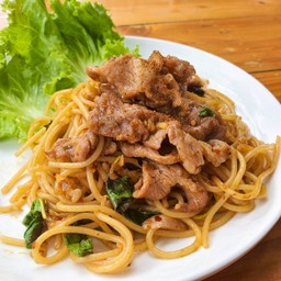 สปาเก็ตตี้ผัดกระเพราหมาล่า(หมูสไลด์)