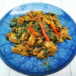 คั่วพริกแกงหมูสามชั้นกะเพราแดง