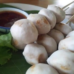 ลูกชิ้นปิ้ง ชุดละ 3 ไม้
