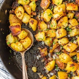 Home fries  (มันฝรั่งทอดคลุกกับหอมใหญ่พริกหวานและพริกไทยสูตรอร่อย)