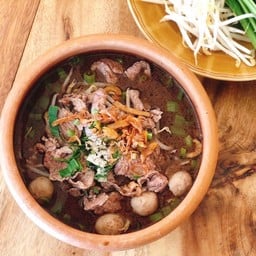 เตี๋ยวเรือตกดิน หมูหมัก หมูตุ๋น