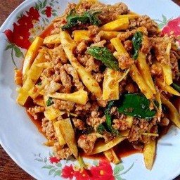 ผัดหน่อไม้หมูสับ
