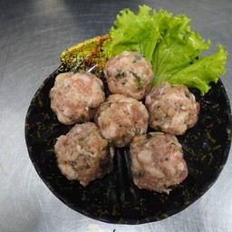 ลูกชิ้นหมูสด