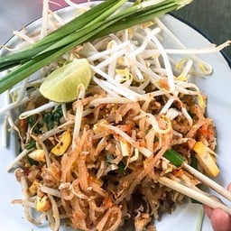 มีดีผัดไทยนายสน