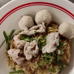 ร้านก๋วยเตี๋ยวโกเด้ง หน้าธนาคารออมสิน