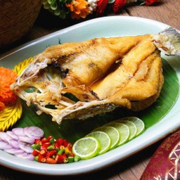 ปลากระพงราดน้ำปลา (Pla Krapong Rad Nampla )